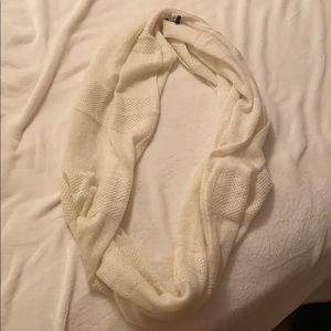 American Eagle Cream Scarf
